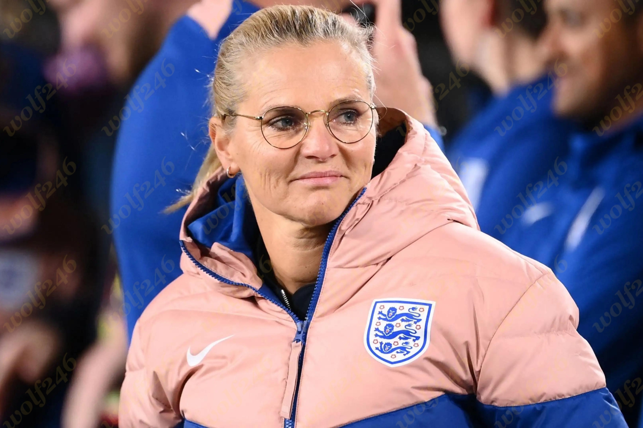 wolf246.co អ្នកស្រី Sarina Wiegman គ្រូបង្វឹកក្រុមបាល់ទាត់ជម្រើសជាតិនារីអង់គ្លេស បន្តកិច្ចសន្យាដឹកនាំដល់ឆ្នាំ ២០២៧