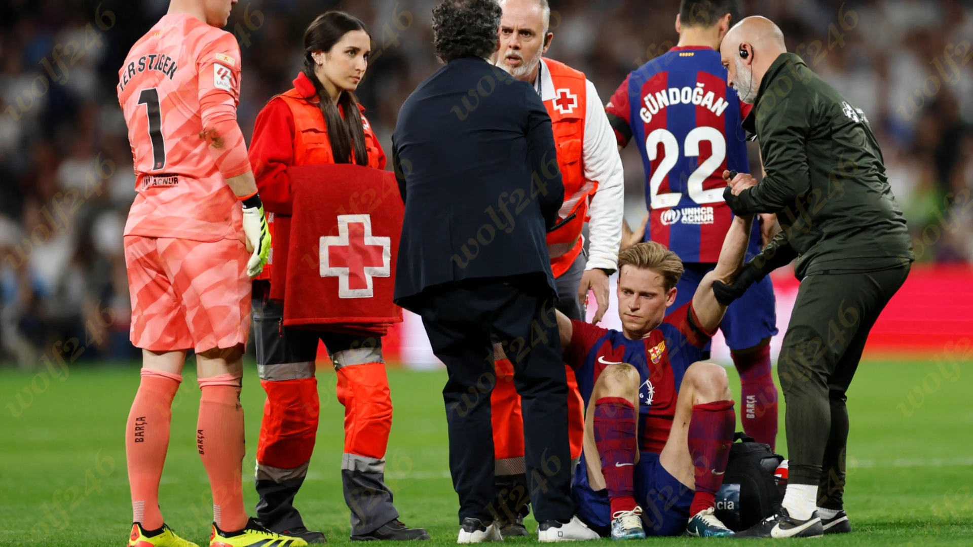 wolf246.co គ្រូបង្វឹក Barcelona ព្រួយបារម្ភជាខ្លាំងក្រោយពេលតារាឆ្នើមរូបនេះ រងរបួសធ្ងន់ធ្ងរនៅ ElClásico