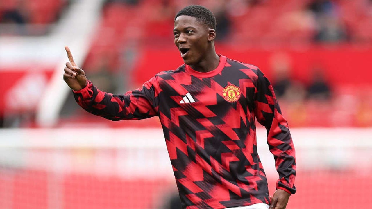 wolf246.co Mainoo ឡើងជើងវិញ! ខណៈគ្រូបង្វឹកថ្មី Carrick បានសរសើរគ្រាប់ពេជ្រដែលរះភ្លឺចែងចាំងទល់នឹង Man City ទោះបីជាត្រូវ Amorim មើលរំលងក៏ដោយ