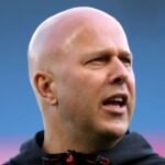 wolf246.co Isak ជិតត្រឡប់មកវិញហើយ! Arne Slot បញ្ចេញដំណឹងធំៗ ខណៈ Ekitike រងរបួស បង្កើនសម្ពាធលើ Liverpool មុនប្រកួតសំខាន់ៗ!