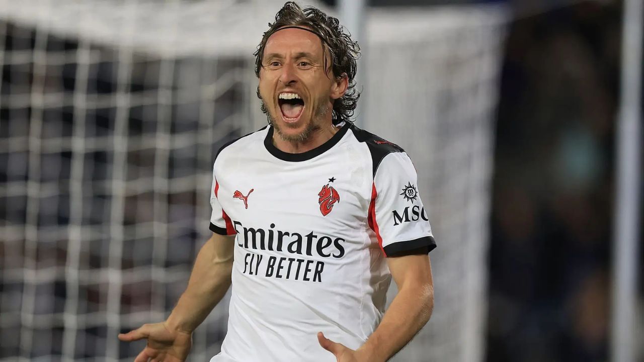 wolf246.co Luka Modrić ឆ្លើយតបទៅនឹងពាក្យចចាមអារ៉ាមអំពីការផ្ទេរត្រឡប់ទៅ Real Madrid វិញដ៏គួរឱ្យភ្ញាក់ផ្អើល